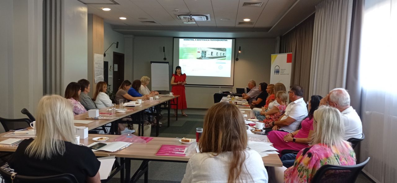 Zakończenie szkolenia dotyczącego budowania wizerunku w pomocy społecznej