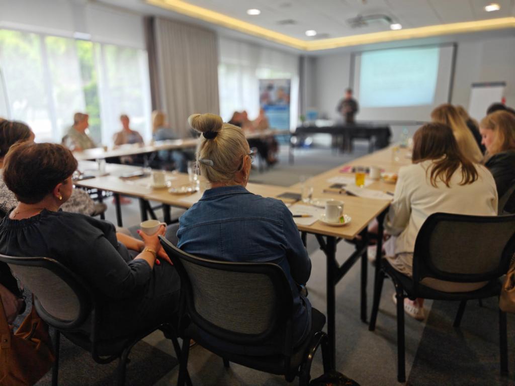 Za nami kolejne edycje bezpłatnych szkoleń dla kadr pomocy społecznej!